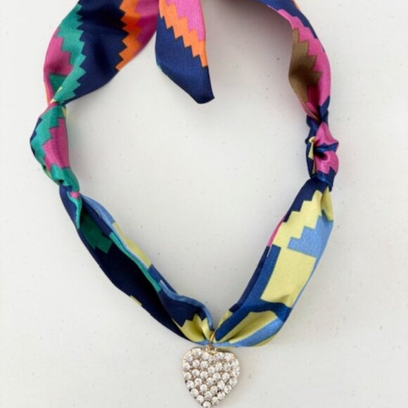 Scarf Necklace with Heart Pendant NEW - Picture 1 of 2